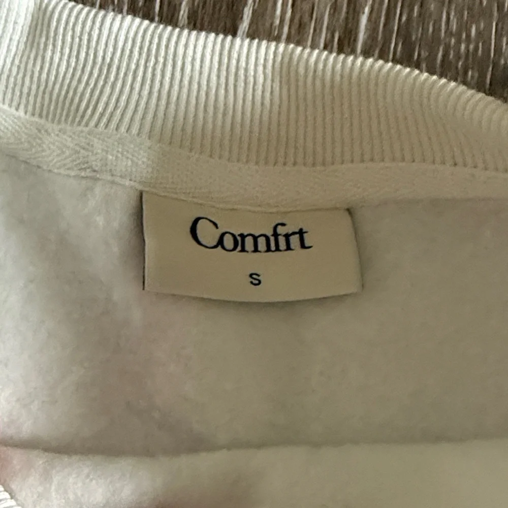 Women’s Comfort Camo Crewneck - Picture 3 of 3